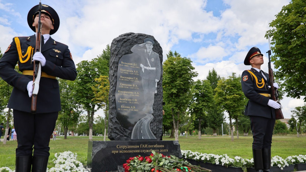 Памятный знак сотрудникам ГАИ, погибшим при исполнении служебного долга, открыли в Могилёве