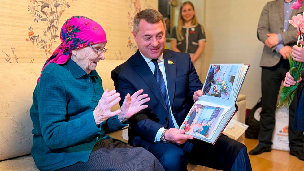 С праздником Великой Победы поздравили 98-летнюю Екатерину Гавриловну Голубцову