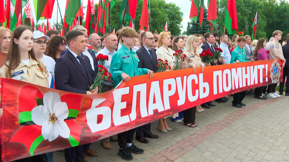 Более 5 тыс. человек приняли участие в патриотической акции «Звон скорби» на Буйничском поле