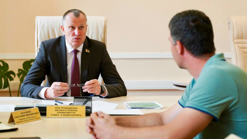 Губернатор Могилёвской области Анатолий Исаченко провёл приём граждан по личным вопросам